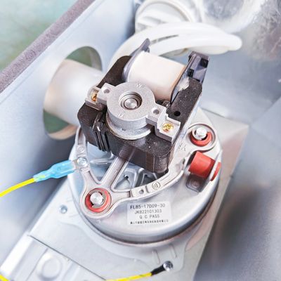 Caldaia infornata GPL di funzione del bagno di riscaldamento della fornace di gas di attaccatura di parete dell'esposizione di LED
